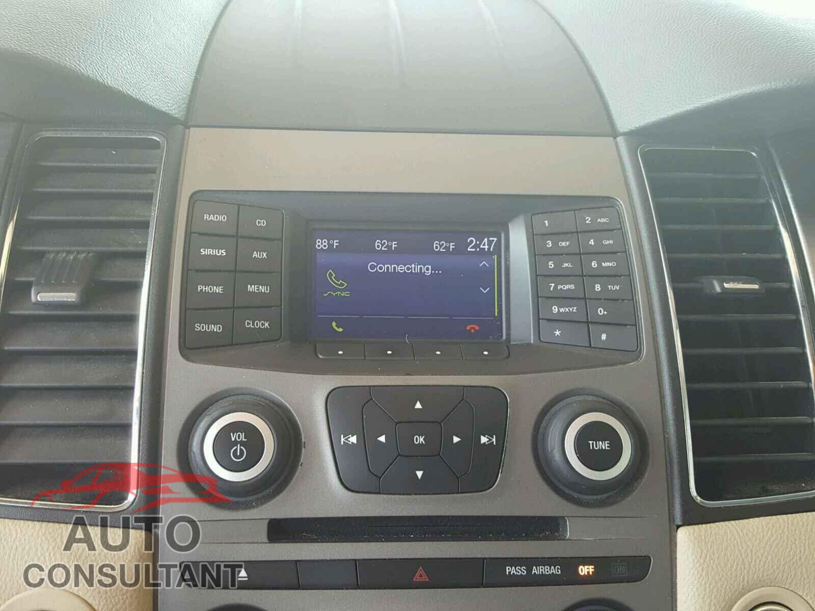 FORD TAURUS 2015 - 1FAHP2E82FG108456