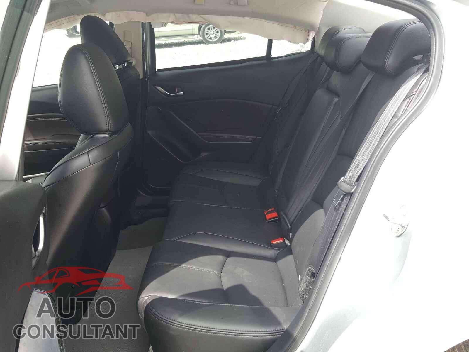 MAZDA 3 2018 - 3MZBN1V35JM272168