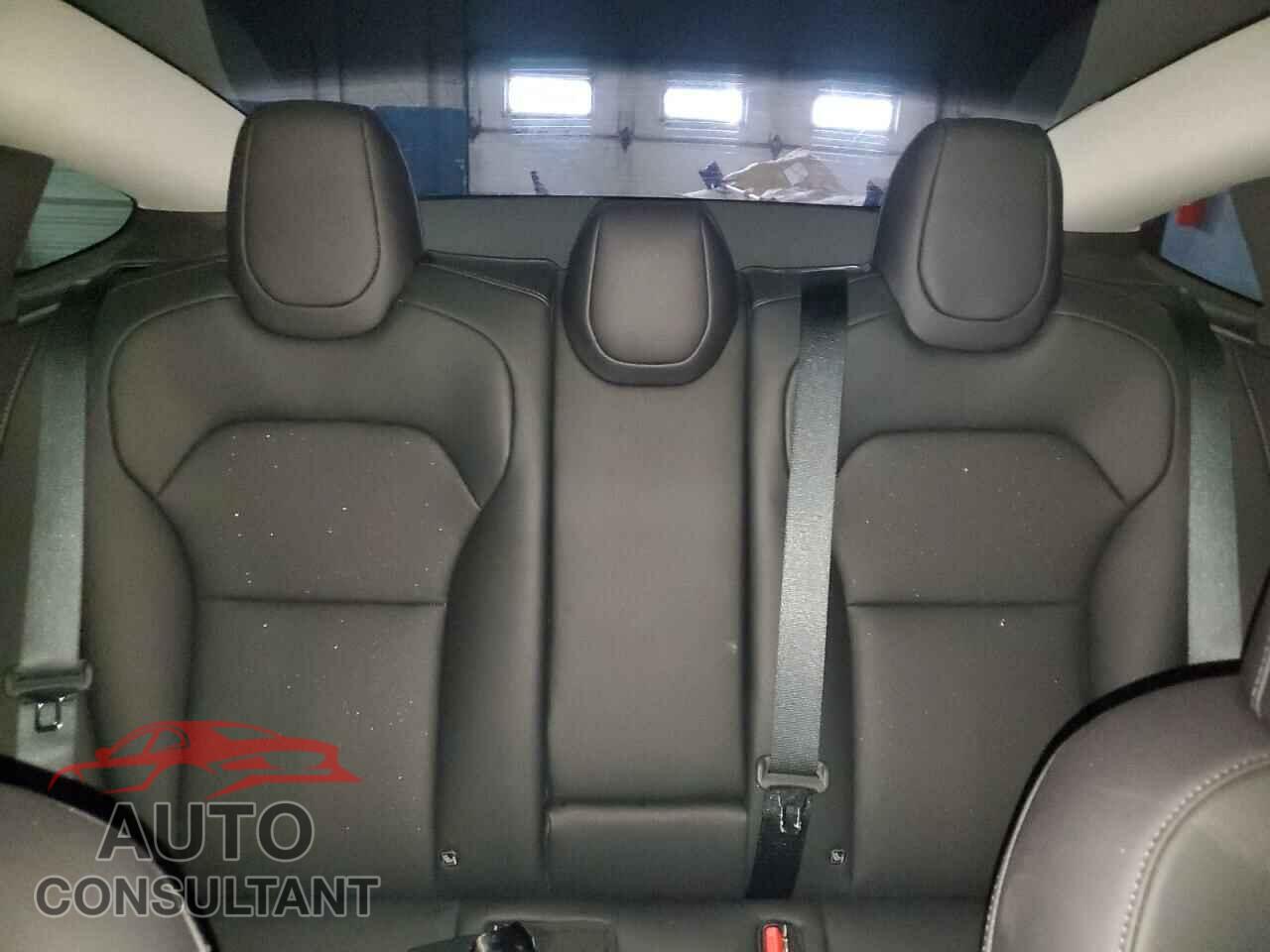 TESLA MODEL 3 2025 - 5YJ3E1EA1SF925543