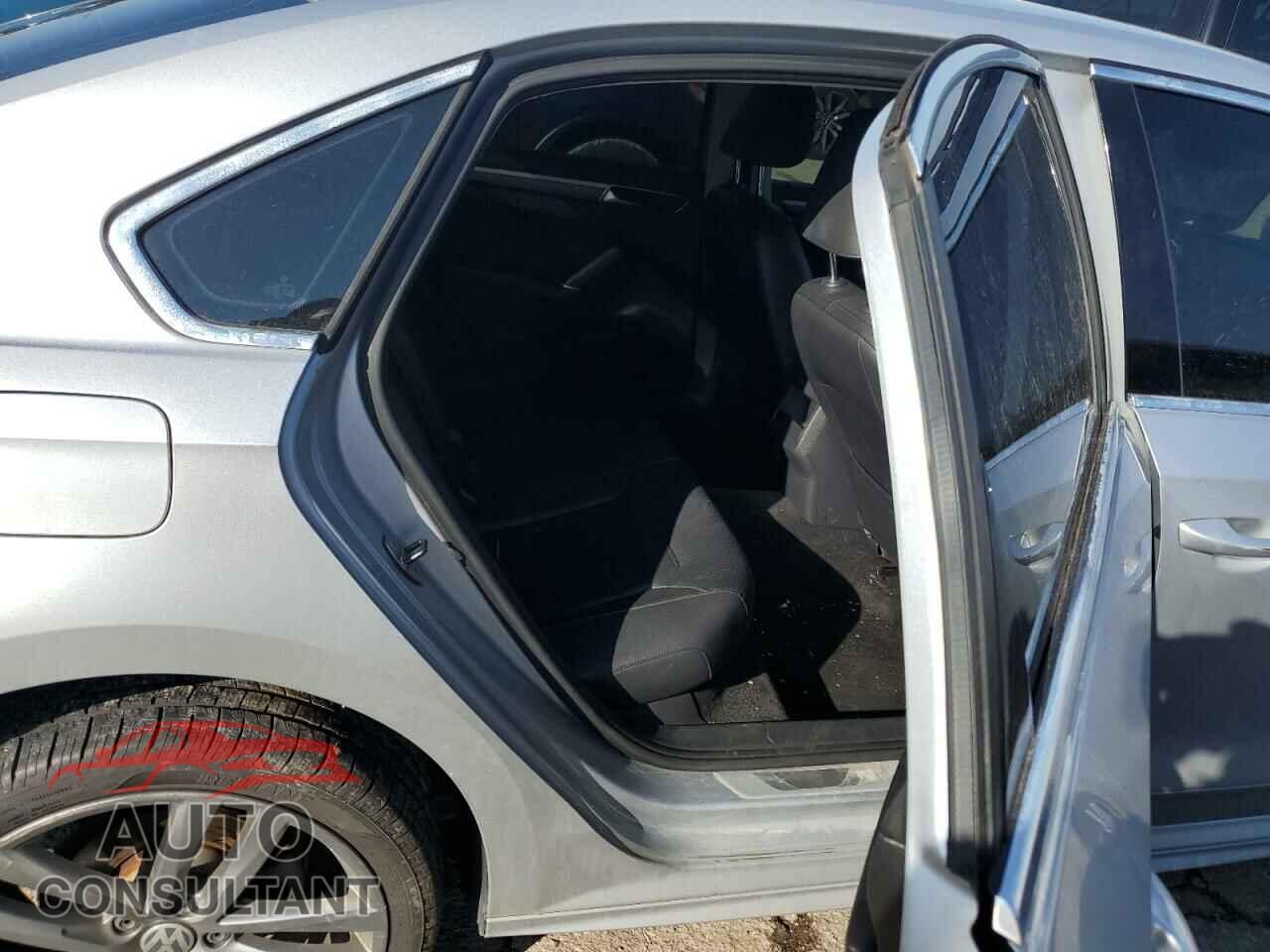 VOLKSWAGEN PASSAT 2017 - 1VWDT7A31HC040041