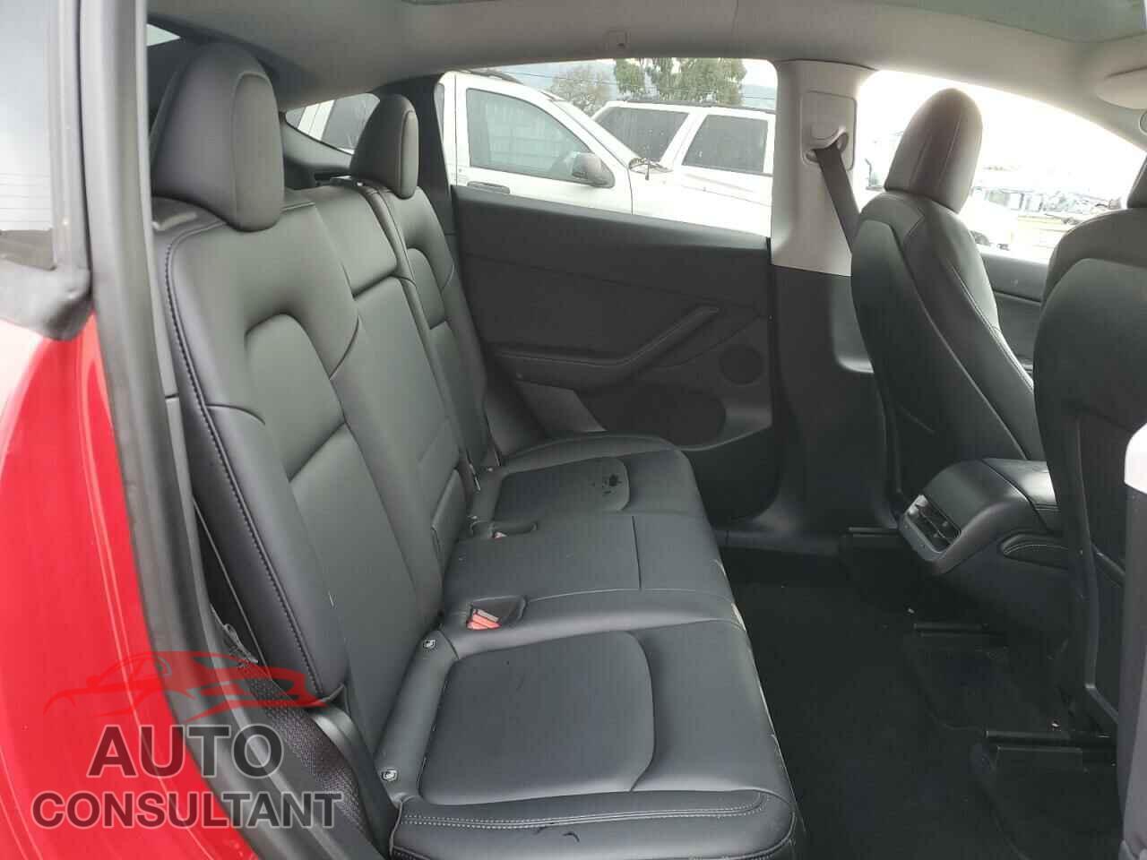 TESLA MODEL Y 2021 - 5YJYGDED4MF132977