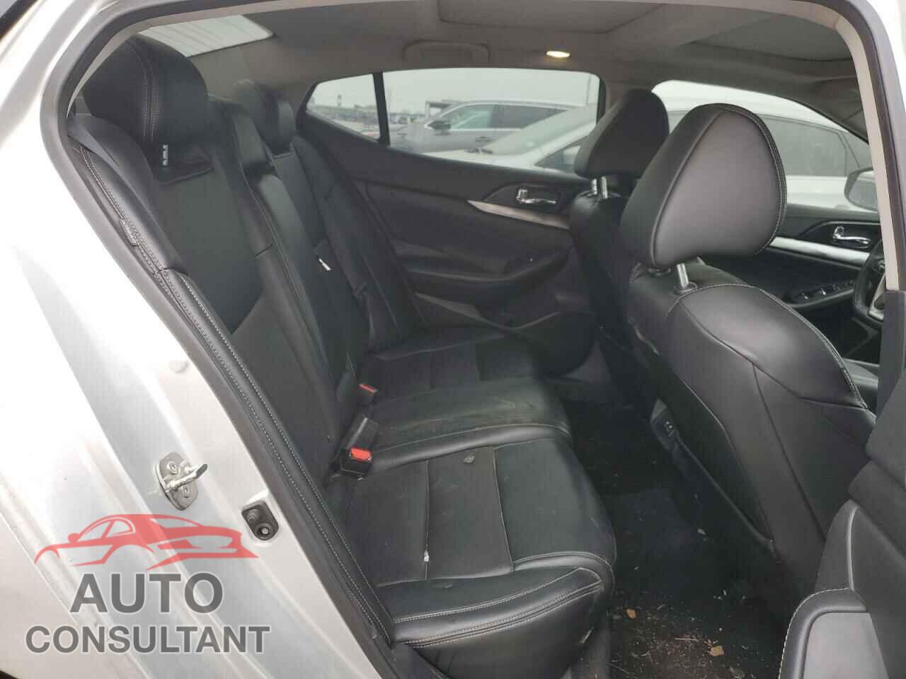 NISSAN MAXIMA 2019 - 1N4AA6AV5KC366879