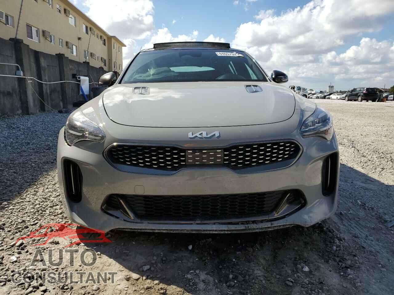 KIA STINGER 2023 - KNAE35LD7P6137191