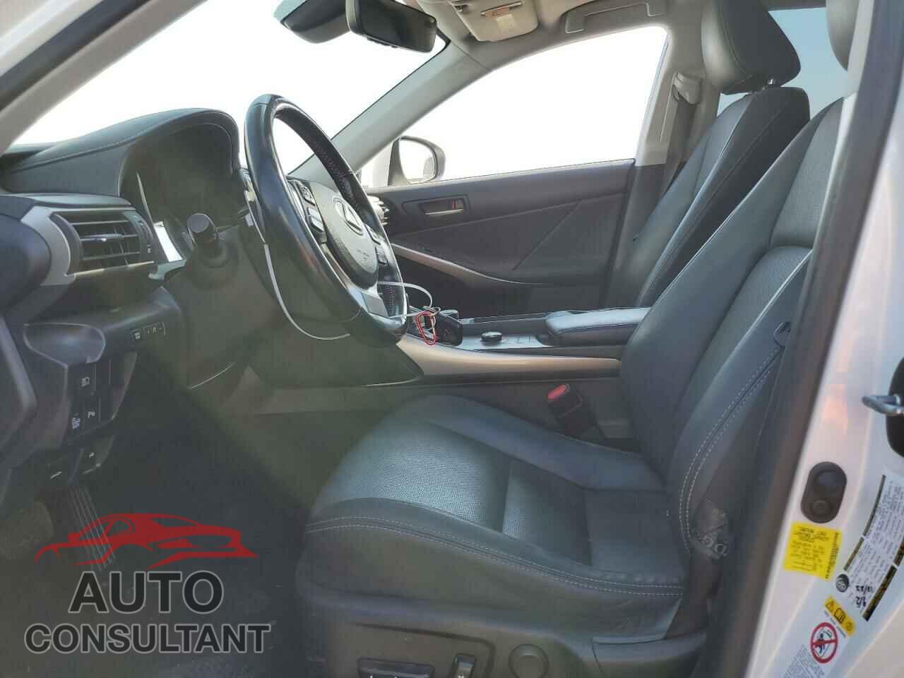 LEXUS IS 2017 - JTHBA1D20H5050837