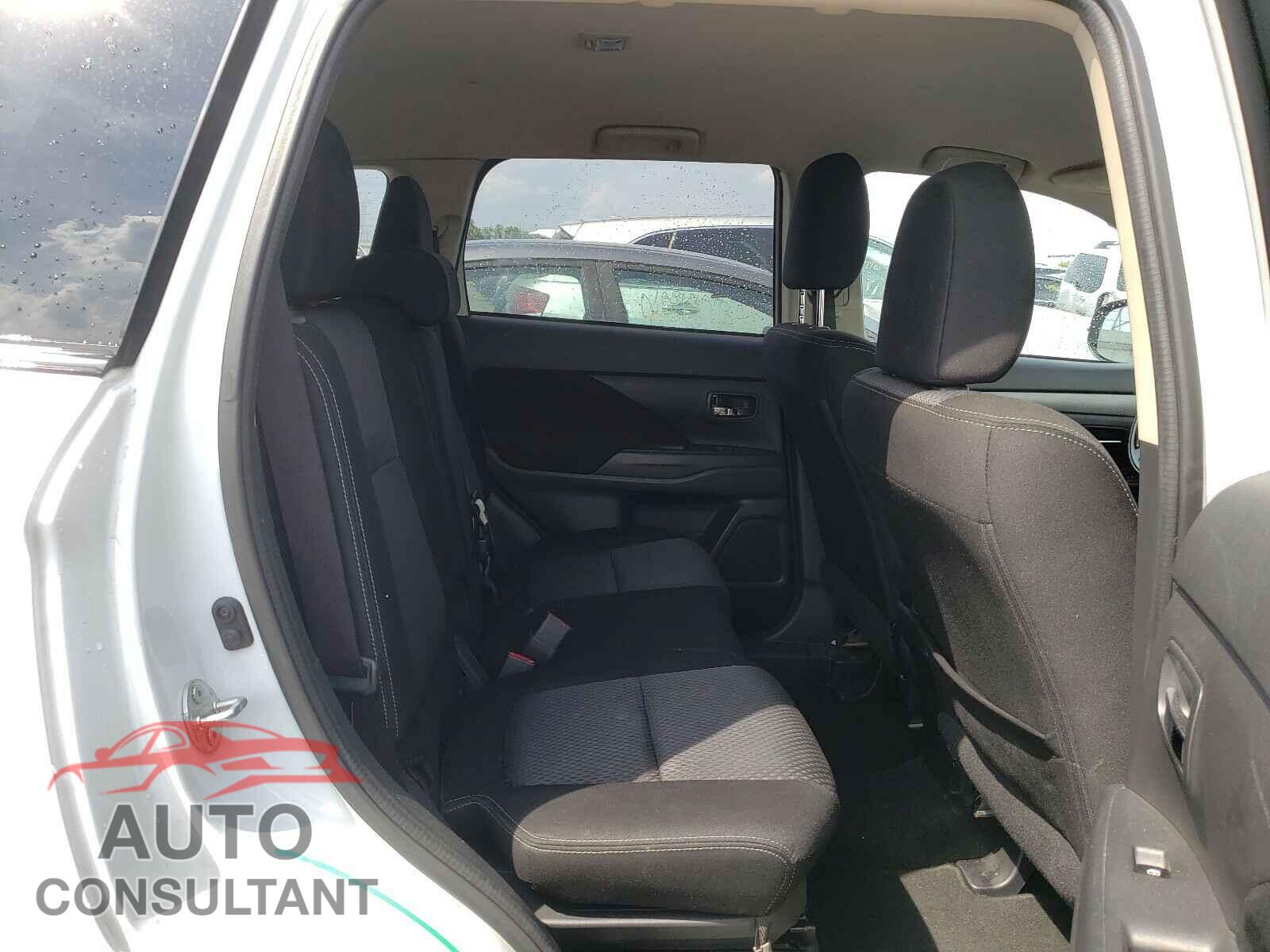 MITSUBISHI OUTLANDER 2017 - JA4AD2A38HZ025355