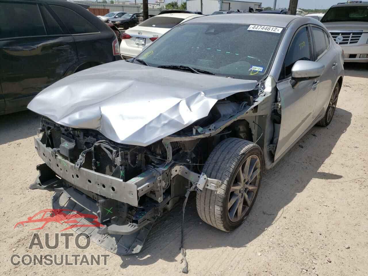 MAZDA 3 2018 - 3MZBN1V36JM180678