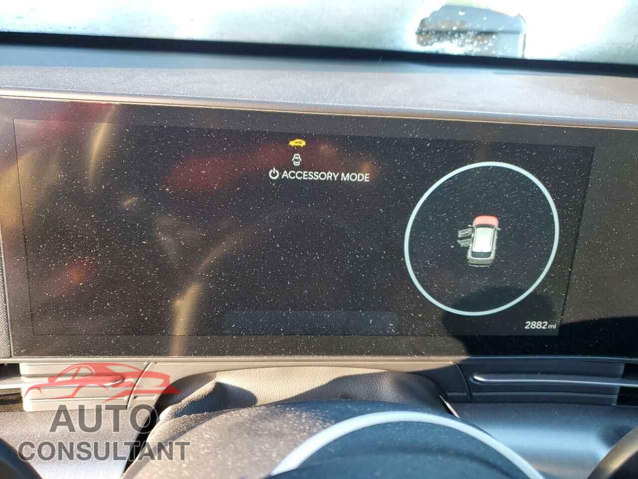HYUNDAI KONA 2024 - KM8HE3A64RU004921