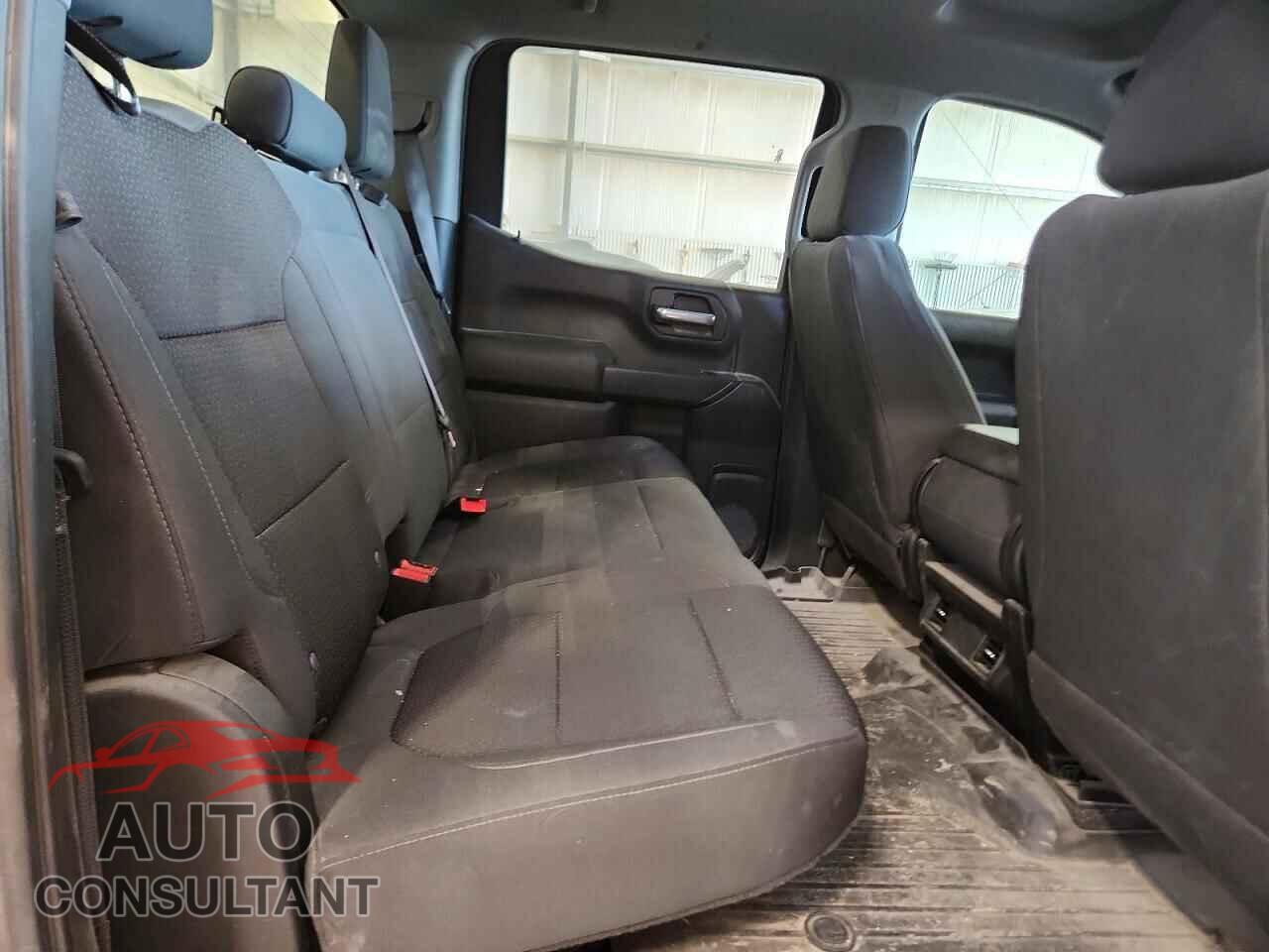 CHEVROLET SILVERADO 2021 - 1GCPYCEF2MZ304423