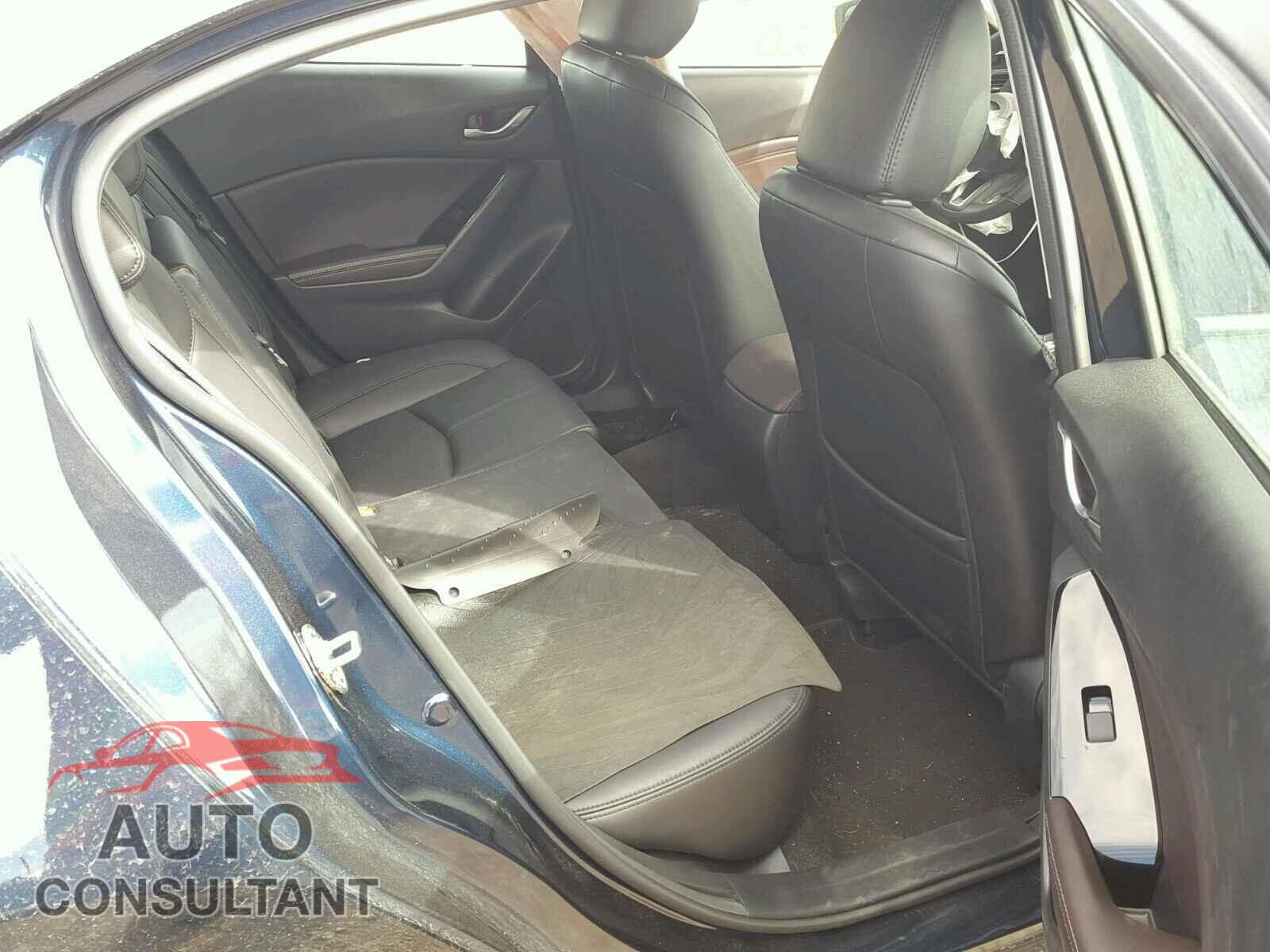MAZDA 3 2018 - 3MZBN1L36JM192185