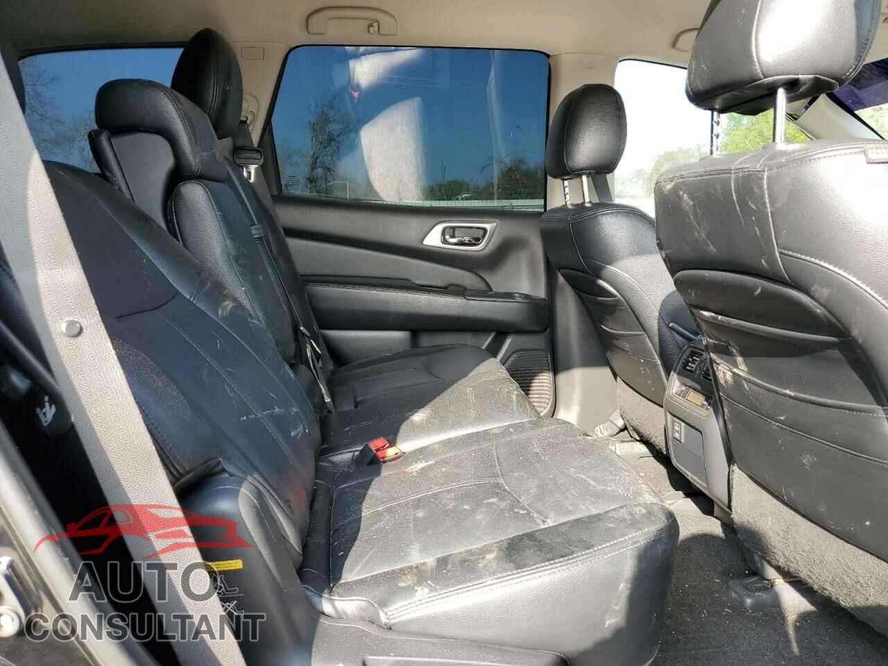 NISSAN PATHFINDER 2018 - 5N1DR2MN4JC650115