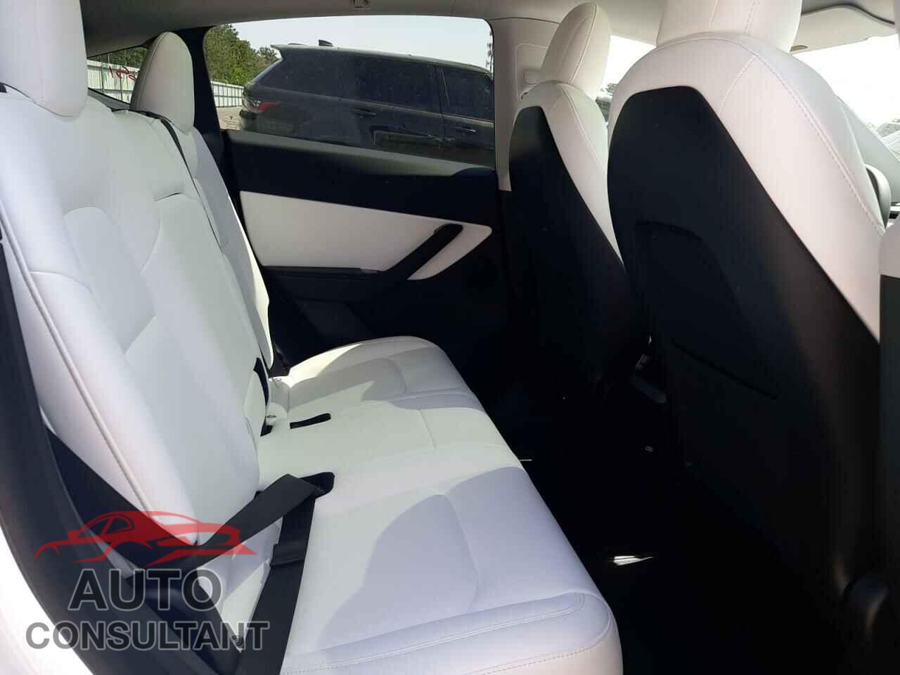 TESLA MODEL Y 2021 - 5YJYGDEEXMF068033