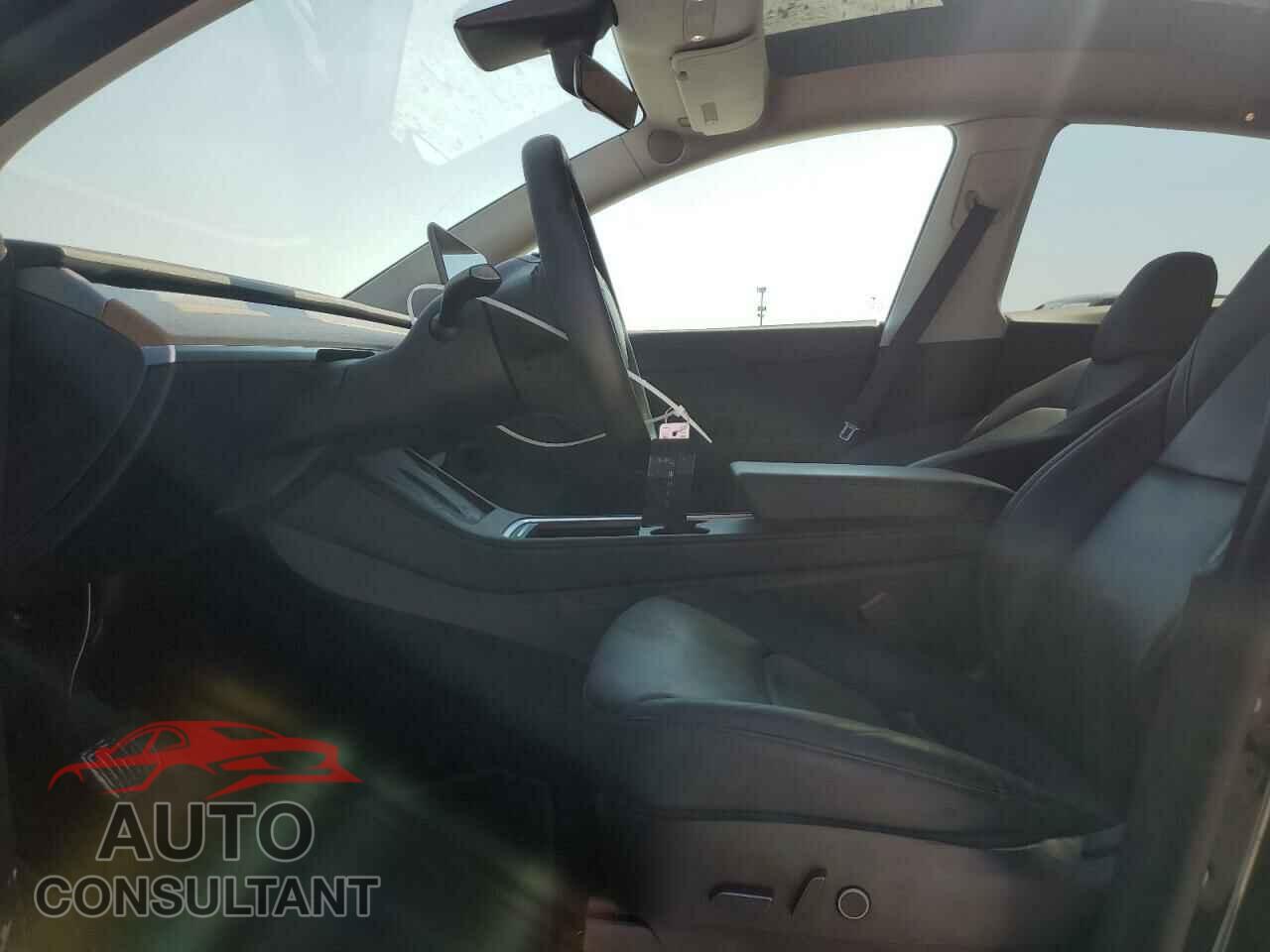 TESLA MODEL Y 2021 - 5YJYGDEEXMF131664