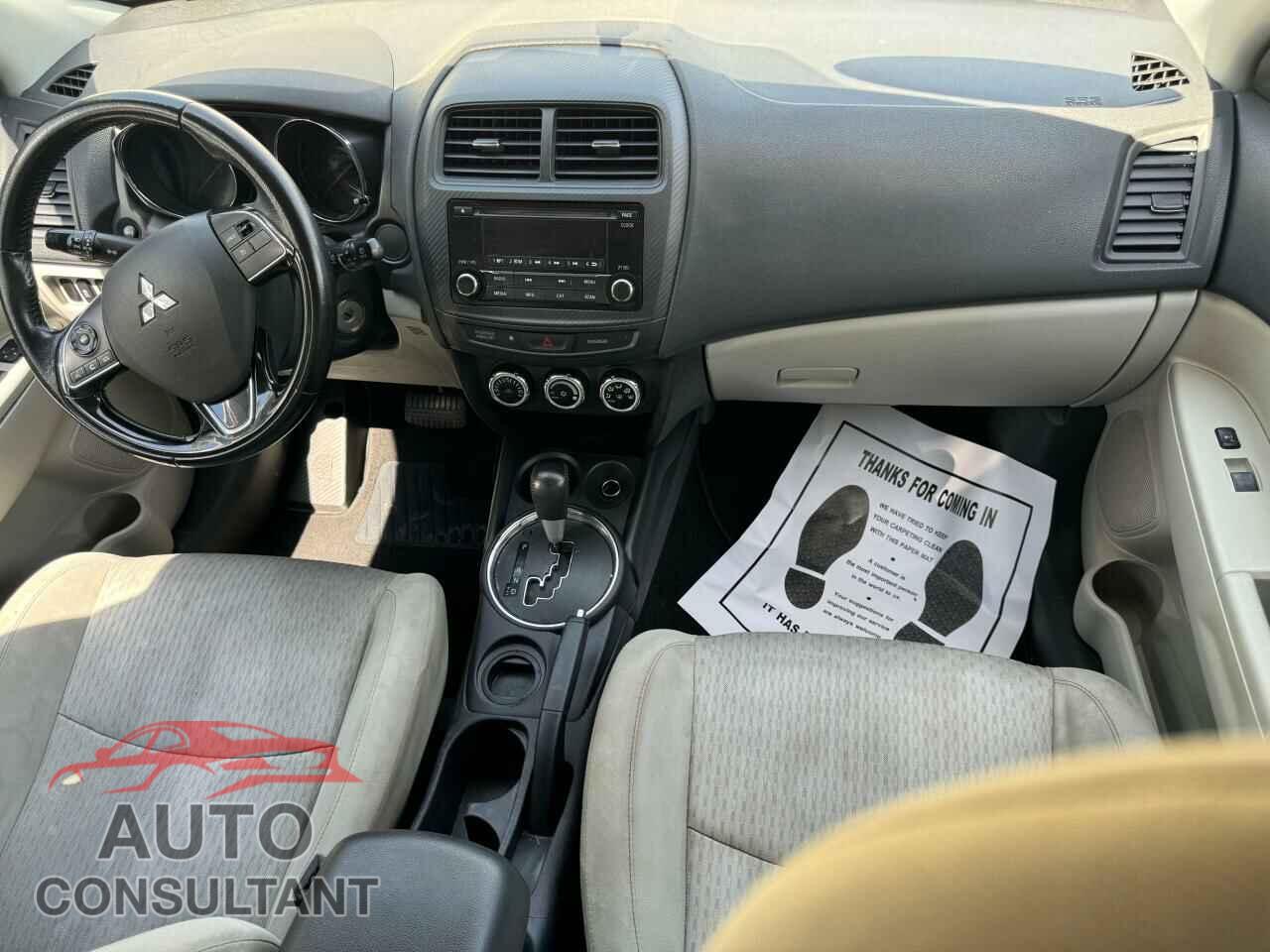 MITSUBISHI OUTLANDER 2017 - JA4AP3AU8HZ010246