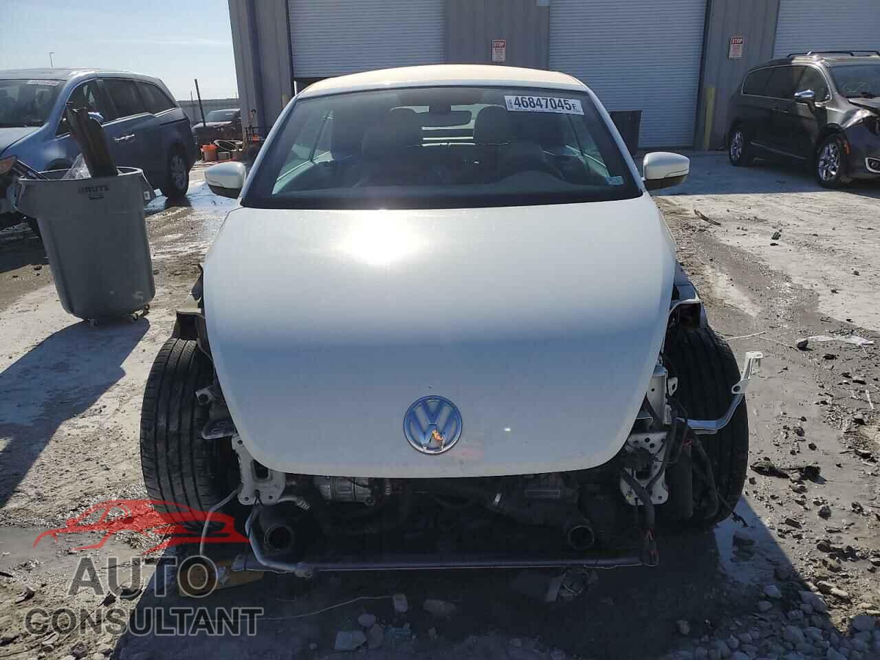 VOLKSWAGEN BEETLE 2017 - 3VW517AT4HM804795