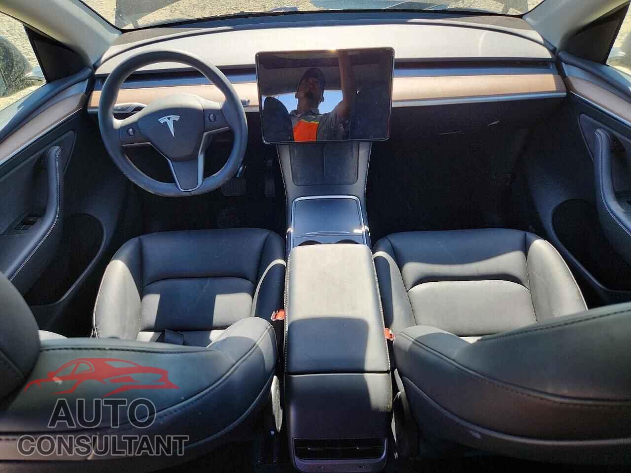 TESLA MODEL Y 2025 - 7SAYGDED5SF256191
