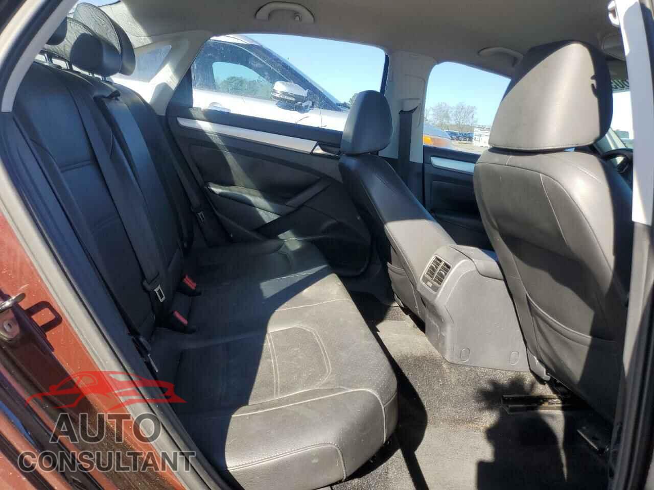 VOLKSWAGEN PASSAT 2013 - 1VWBP7A32DC084765