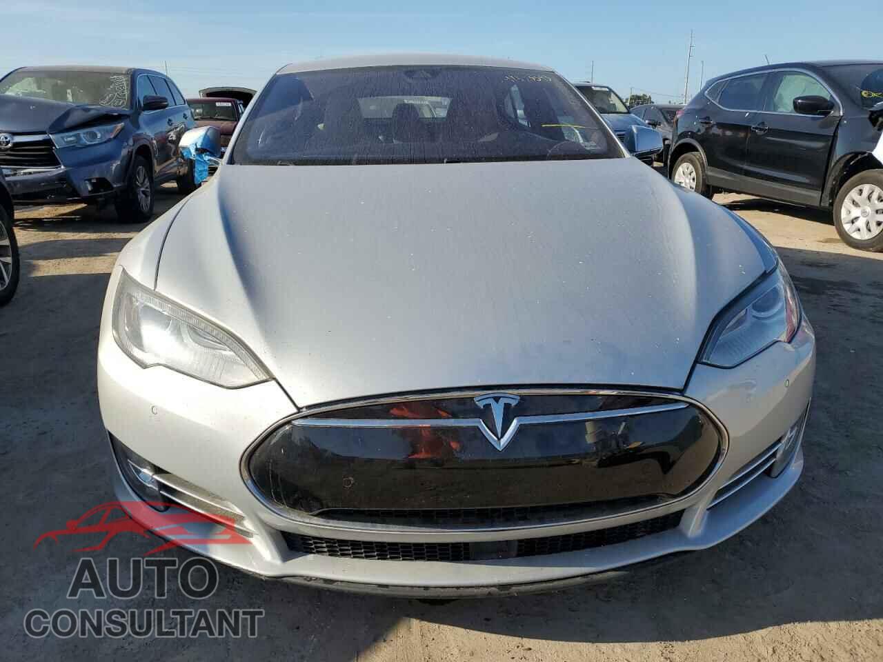 TESLA MODEL S 2015 - 5YJSA1H25FF082013