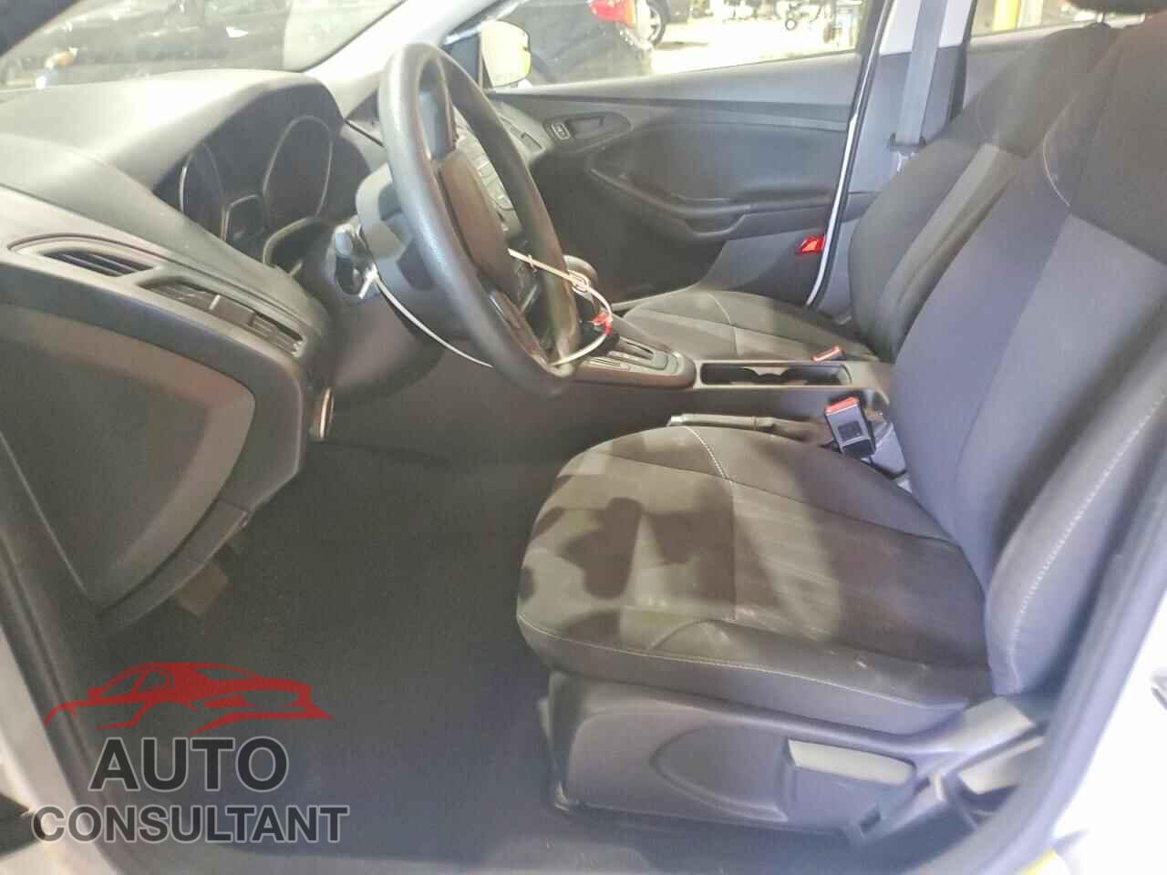 FORD FOCUS 2015 - 1FADP3E27FL323161