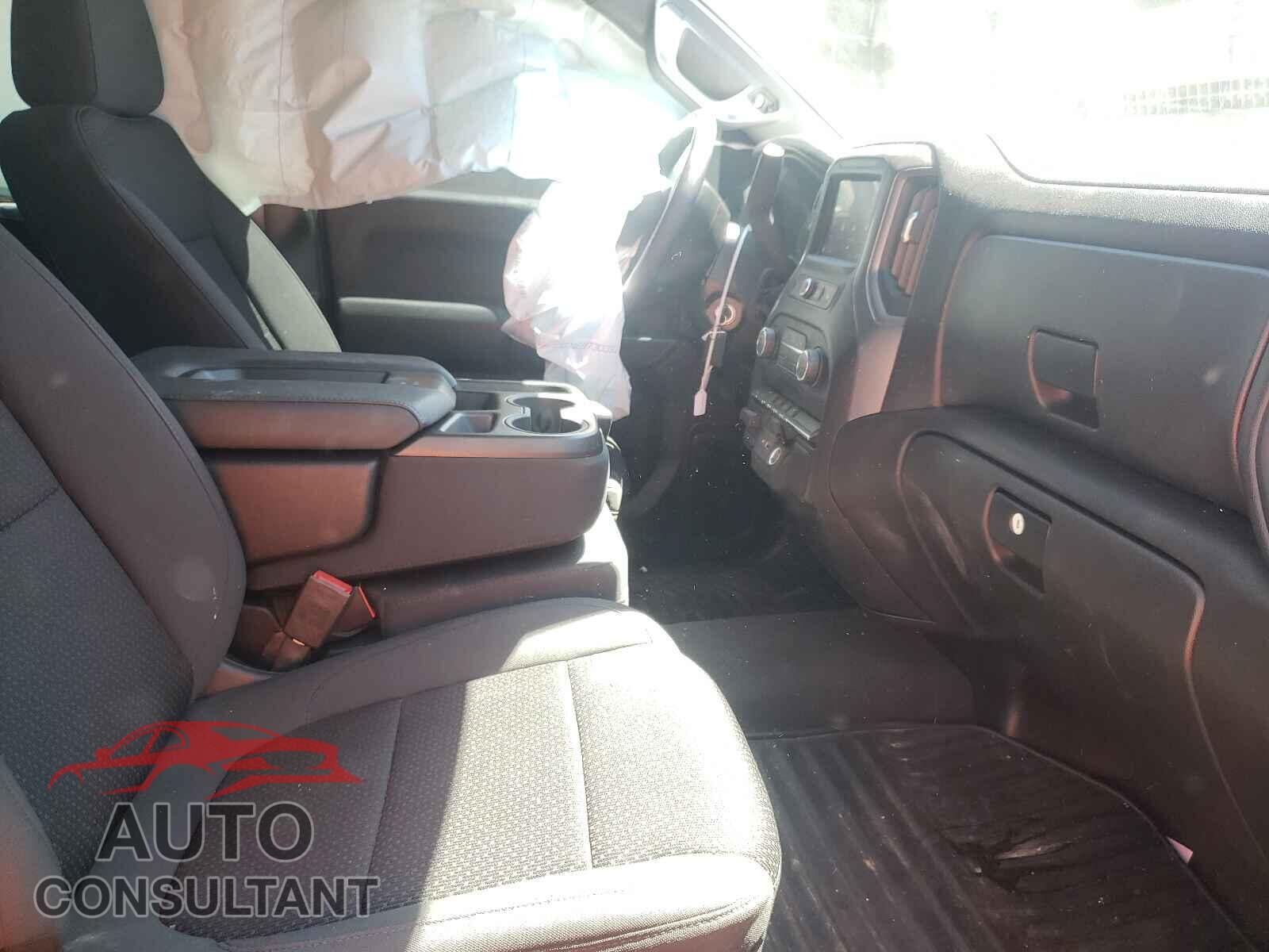 CHEVROLET SILVERADO 2021 - 1GCPYCEF9MZ161521