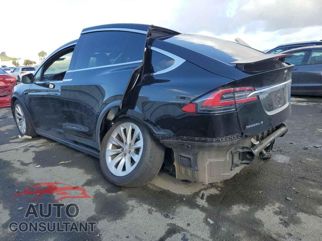 TESLA MODEL X 2018 - 5YJXCAE21JF127283