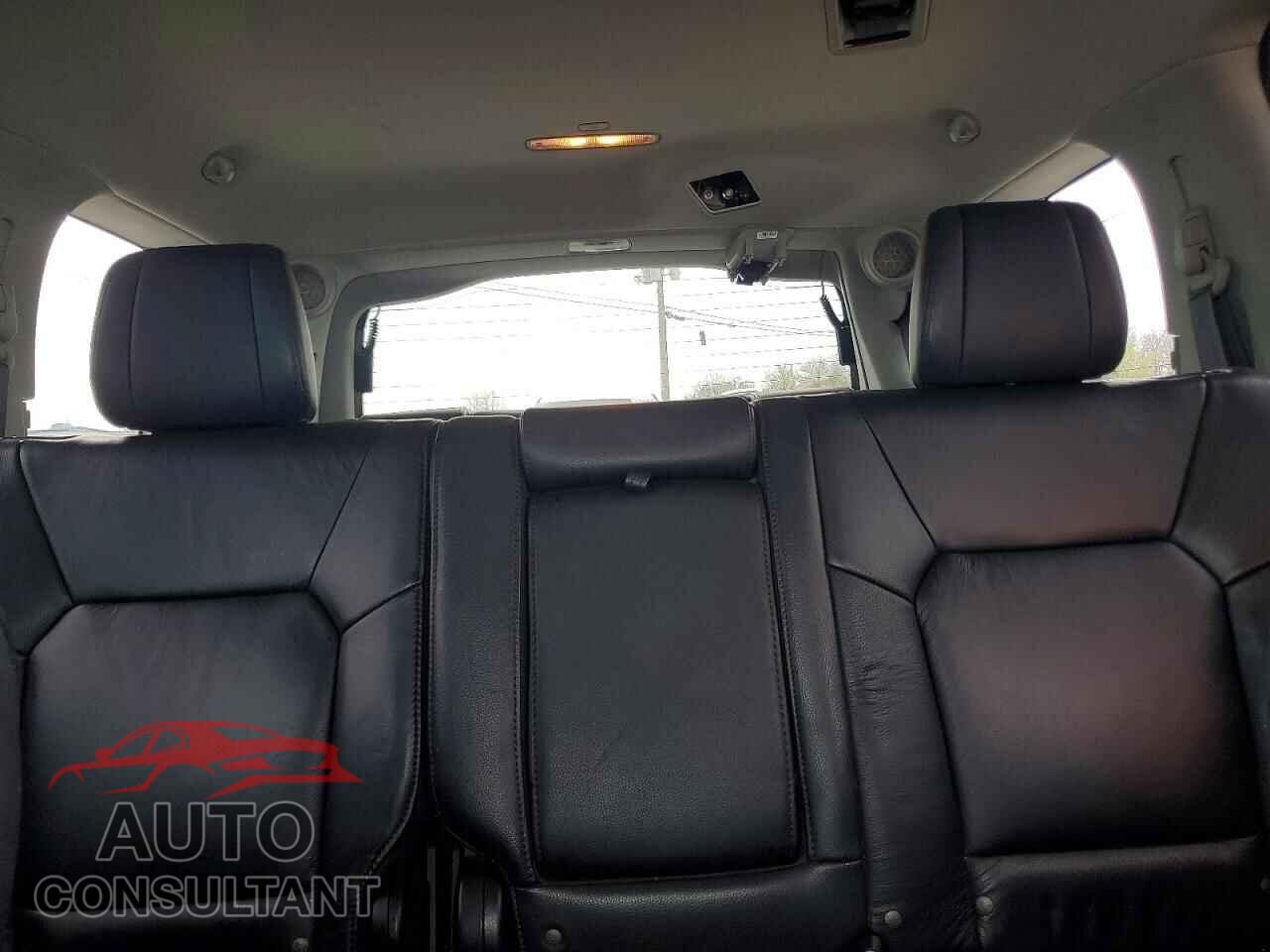 HONDA PILOT 2015 - 5FNYF4H98FB036525
