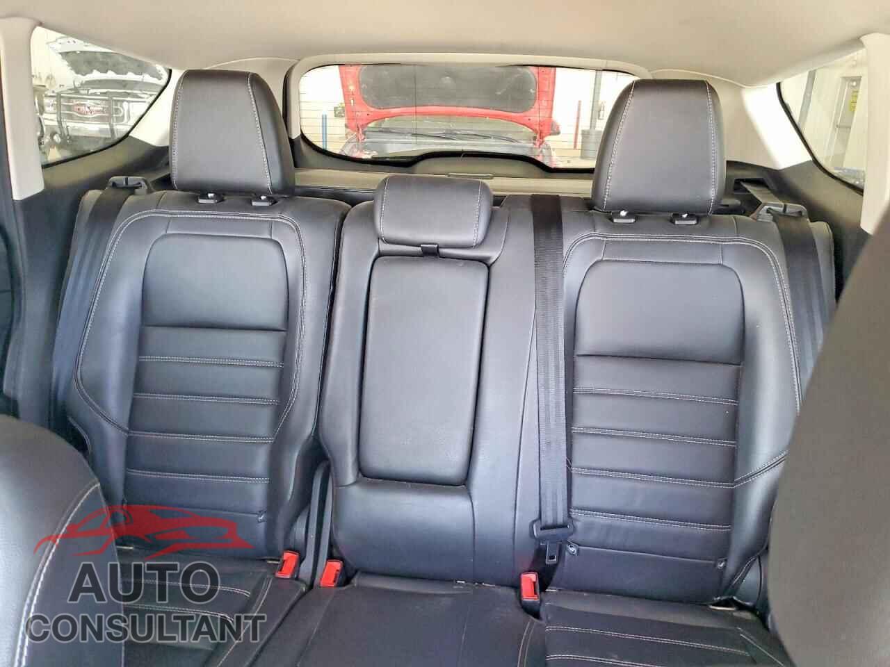 FORD ESCAPE 2017 - 1FMCU9J90HUB50452