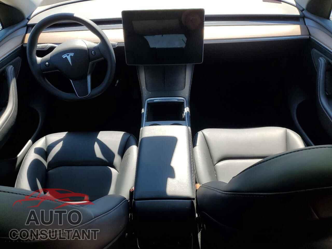 TESLA MODEL Y 2025 - 7SAYGAEE8SF266124