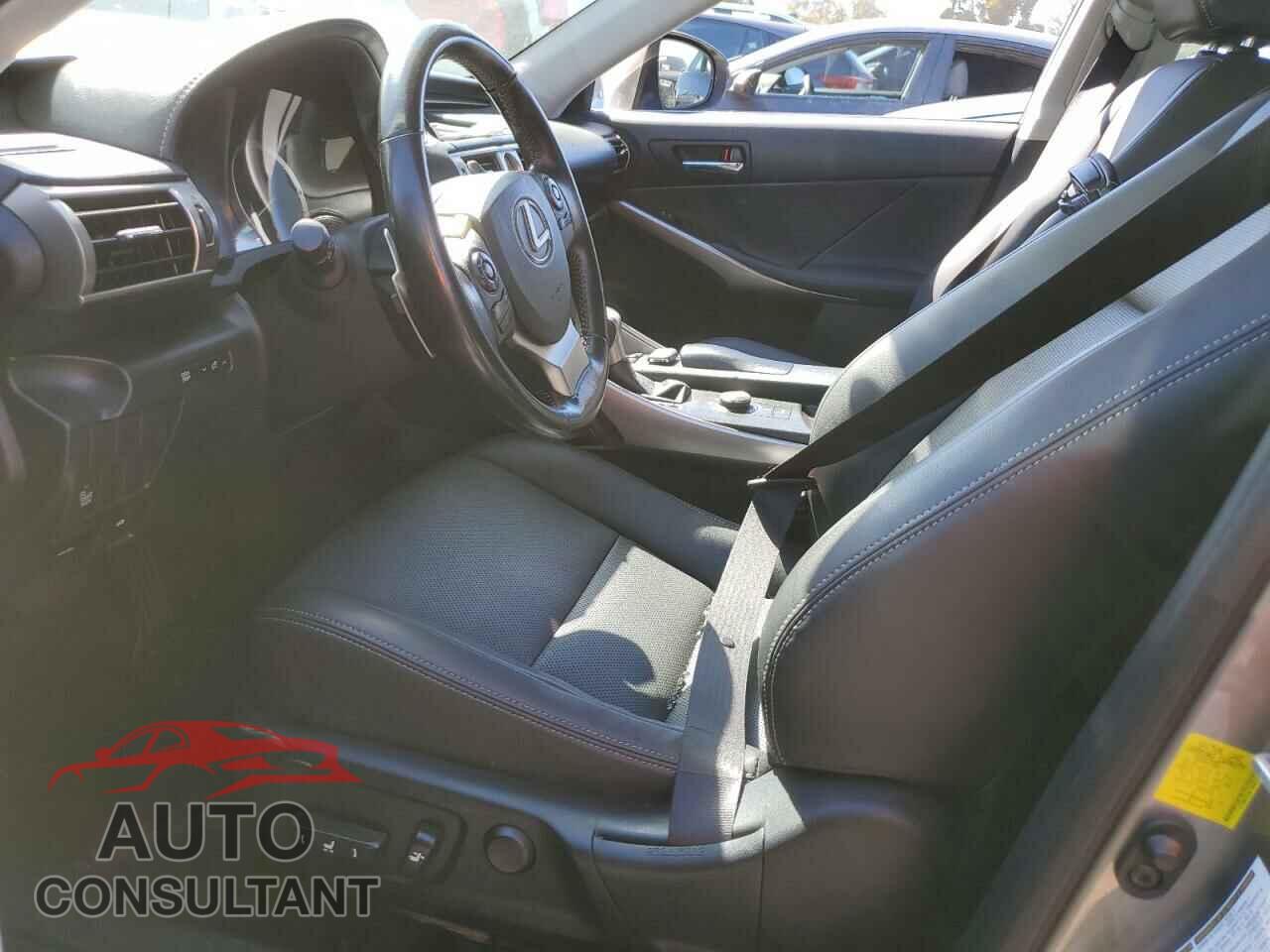 LEXUS IS 2016 - JTHBA1D24G5024532