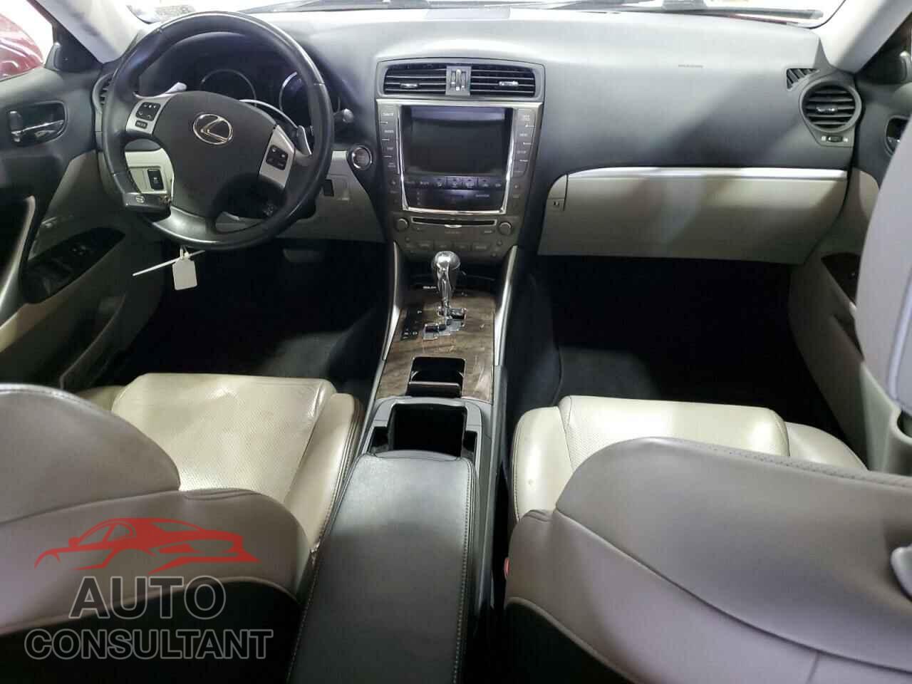 LEXUS IS 2012 - JTHCF5C24C5054431