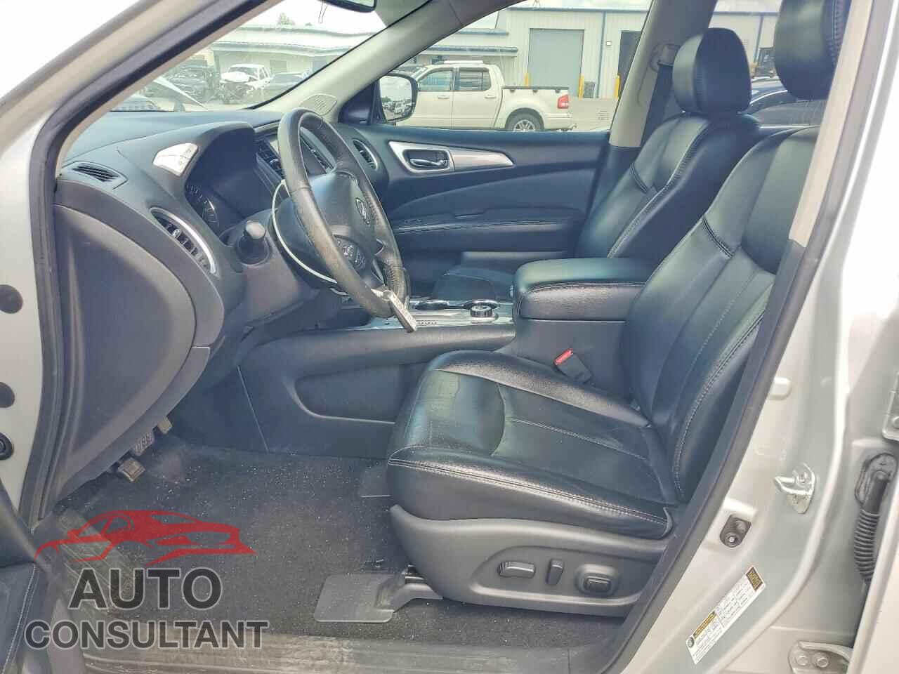 NISSAN PATHFINDER 2017 - 5N1DR2MMXHC911765