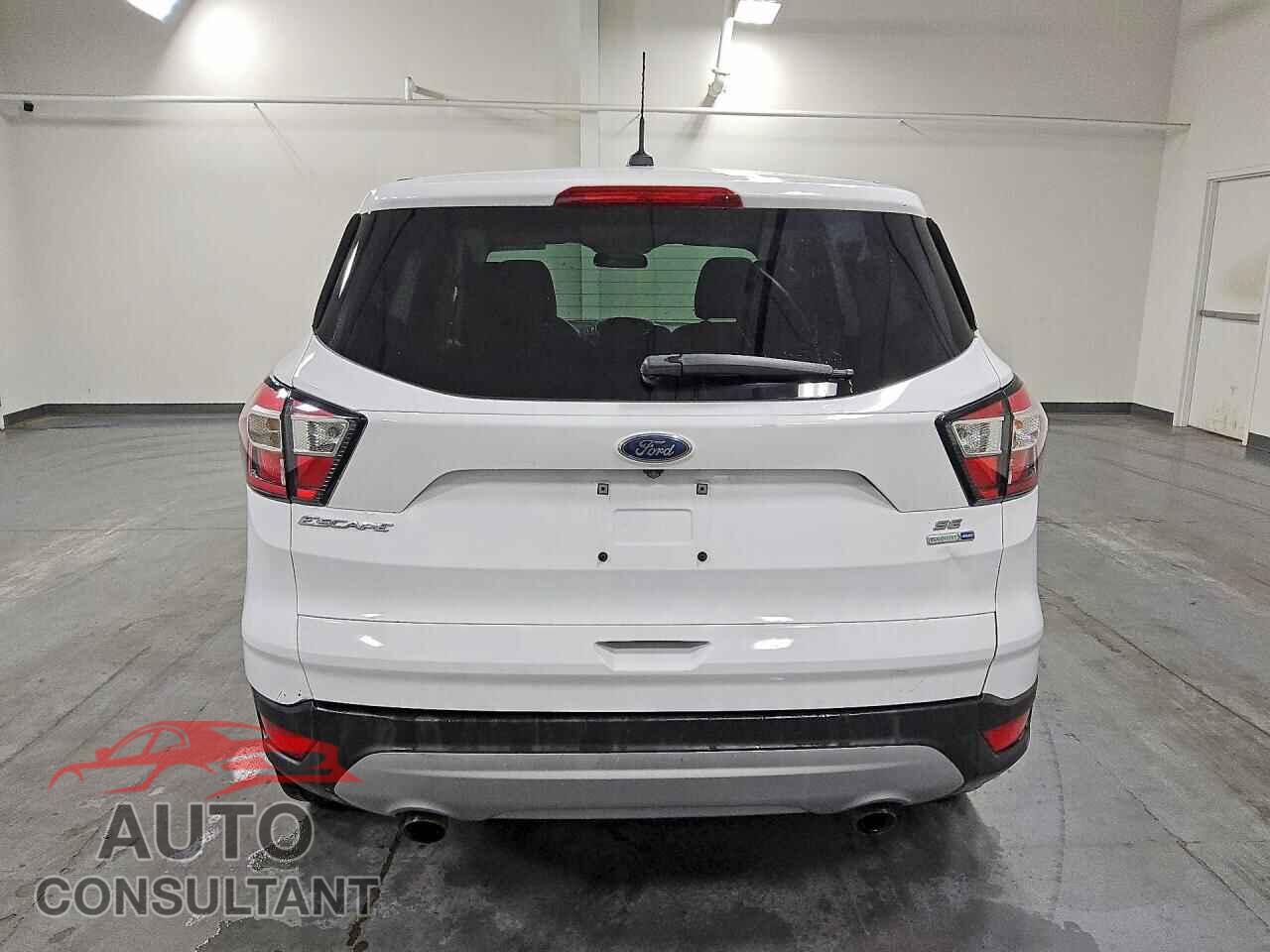 FORD ESCAPE 2017 - 1FMCU9GD8HUC52108