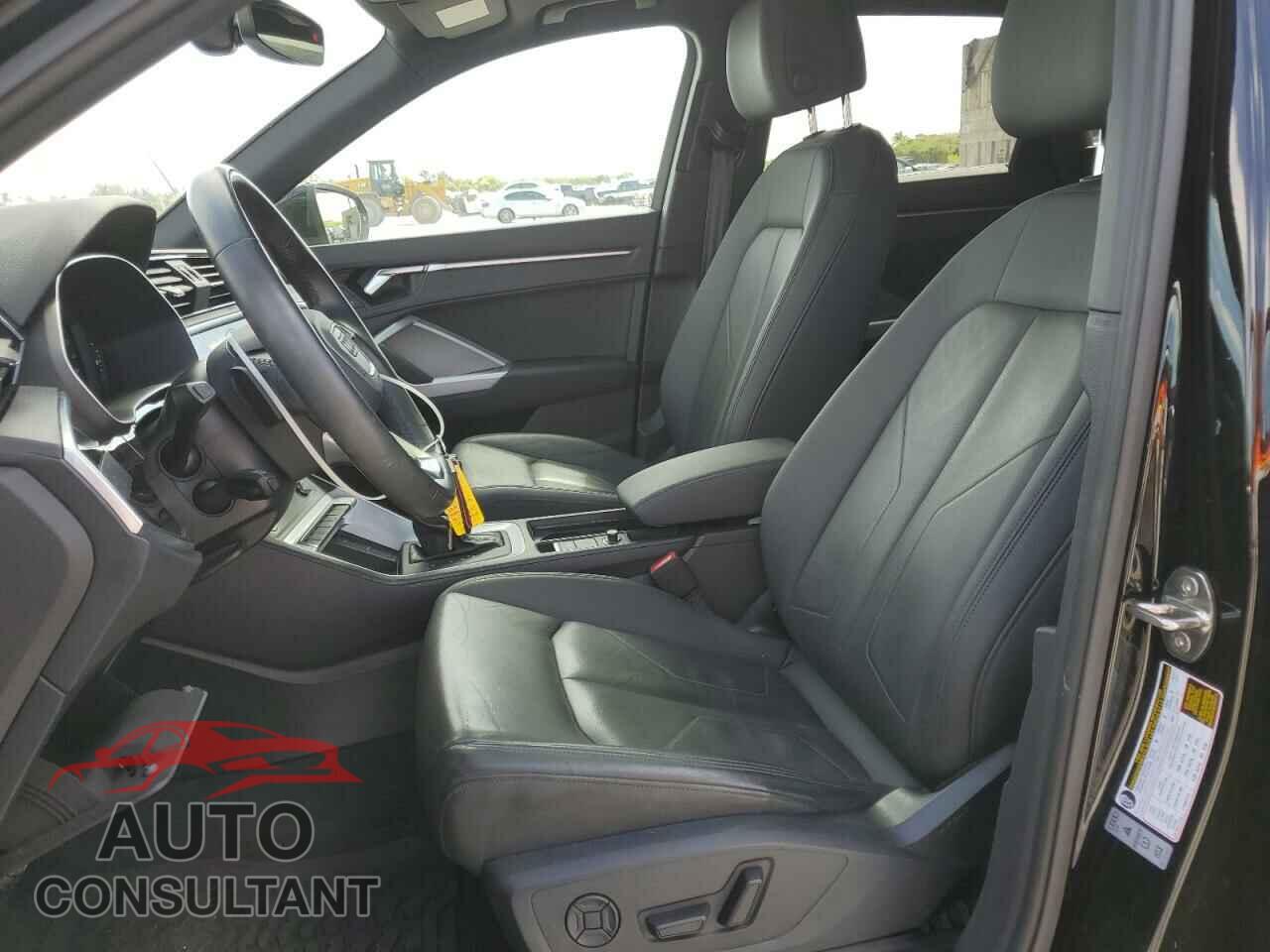 AUDI Q3 2021 - WA1DECF31M1073670