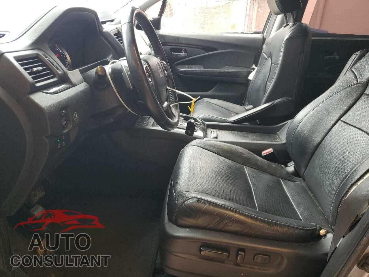 HONDA PILOT 2017 - 5FNYF6H09HB073809