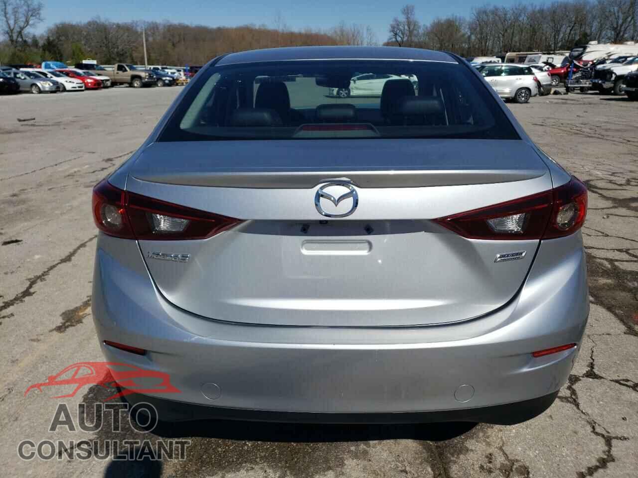 MAZDA 3 2018 - 3MZBN1V38JM218413