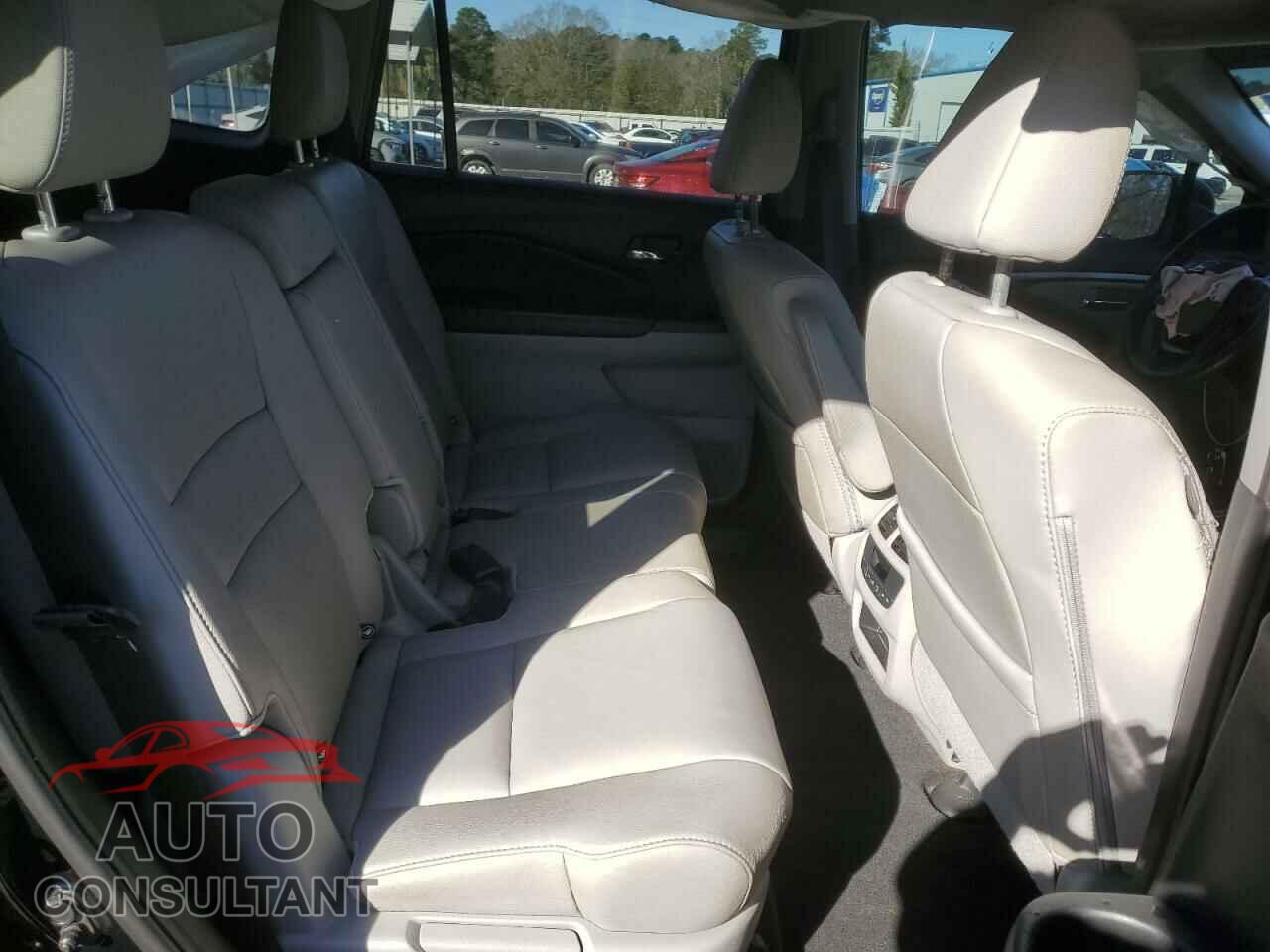 HONDA PILOT 2018 - 5FNYF5H58JB028856
