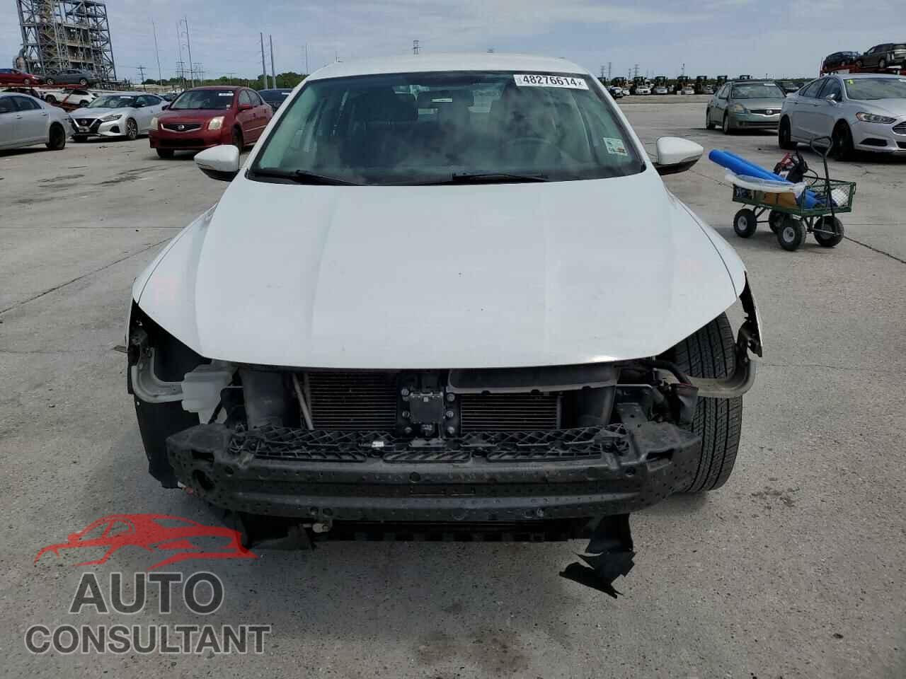 VOLKSWAGEN PASSAT 2017 - 1VWAT7A34HC050596