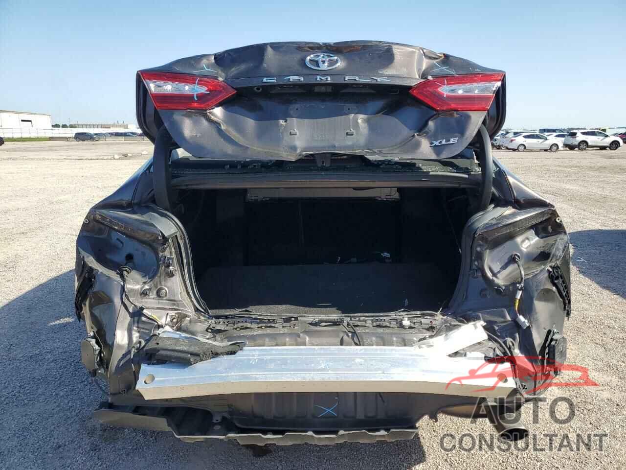 TOYOTA CAMRY 2018 - 4T1B11HK4JU065537