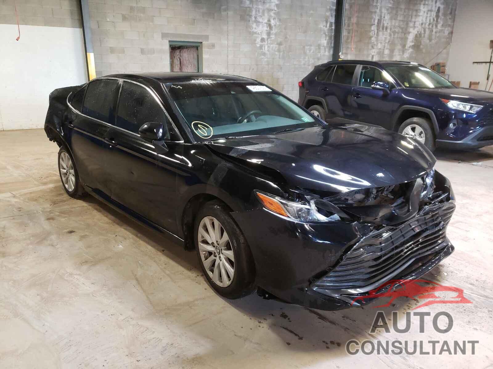 TOYOTA CAMRY 2018 - 4T1B11HK7JU582931