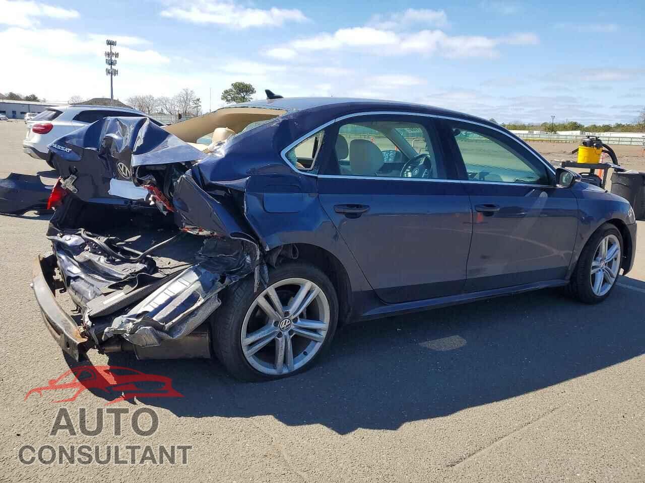 VOLKSWAGEN PASSAT 2012 - 1VWBM7A32CC088628
