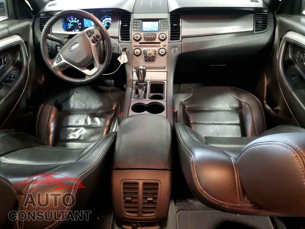 FORD TAURUS 2018 - 1FAHP2E89JG136781