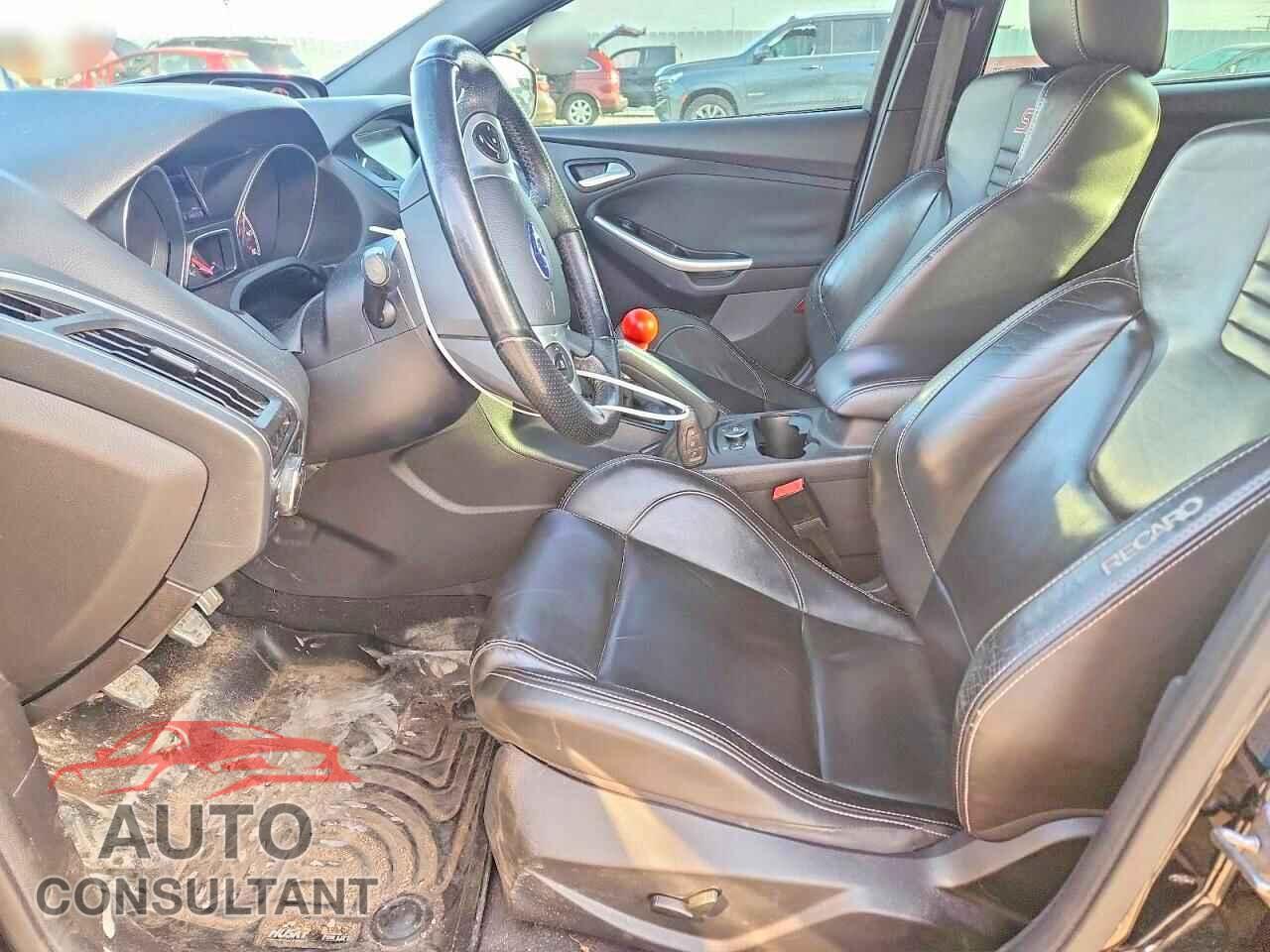 FORD FOCUS 2013 - 1FADP3L90DL225876