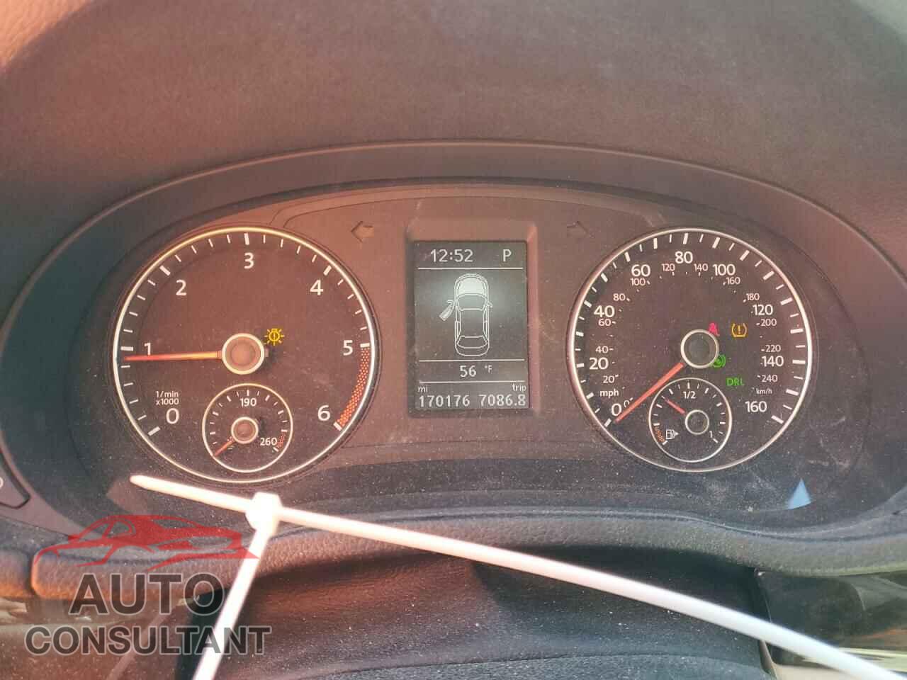 VOLKSWAGEN PASSAT 2014 - 1VWCN7A33EC030659