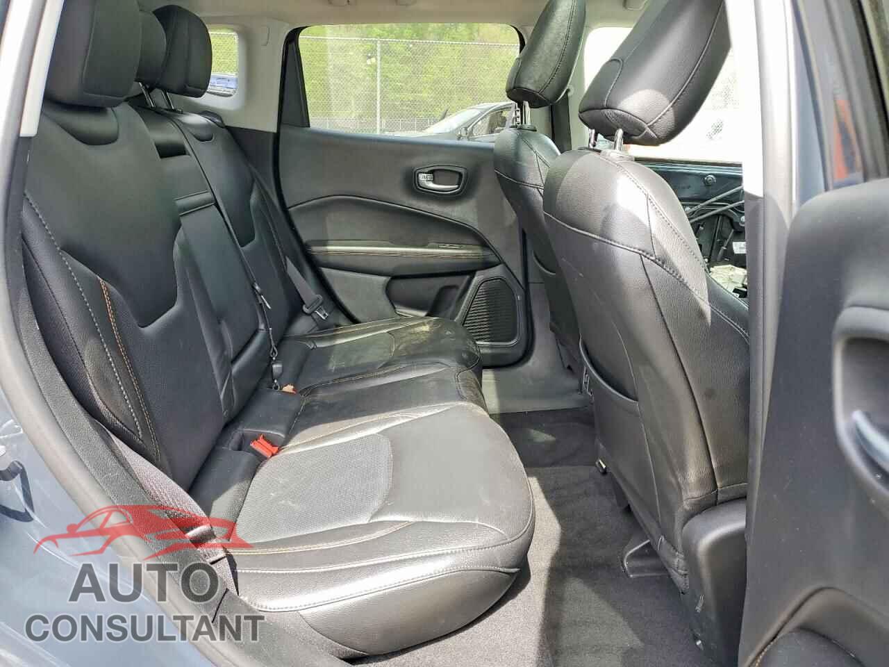 JEEP COMPASS 2018 - 3C4NJDCB5JT457107