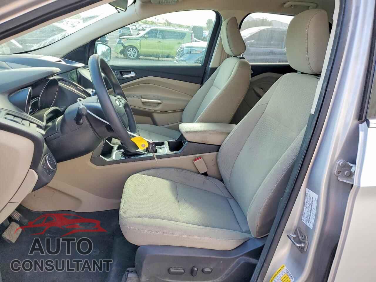 FORD ESCAPE 2018 - 1FMCU0GD5JUB14267