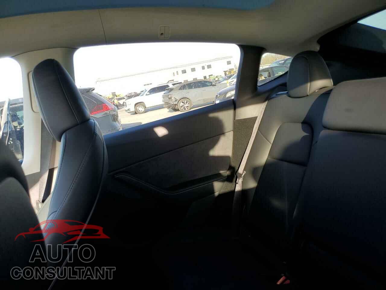 TESLA MODEL Y 2024 - 7SAYGDEE7RA276099