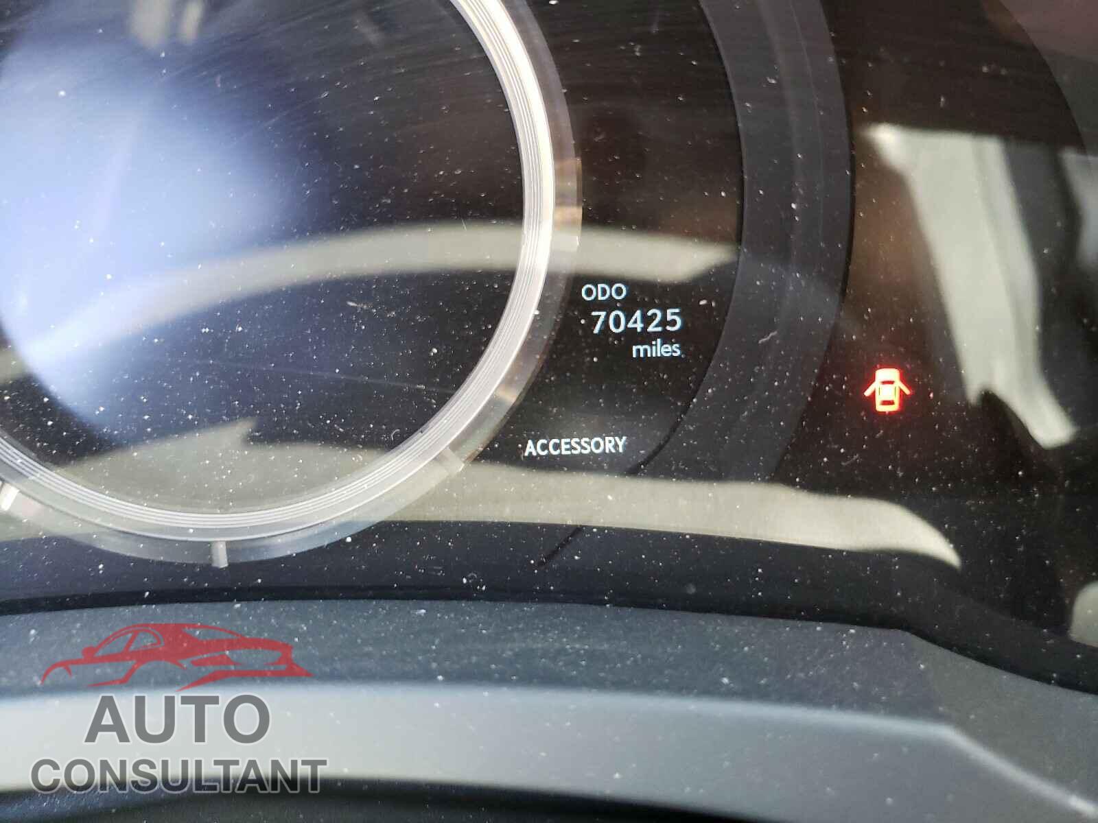 LEXUS IS 2016 - JTHBA1D26G5018604