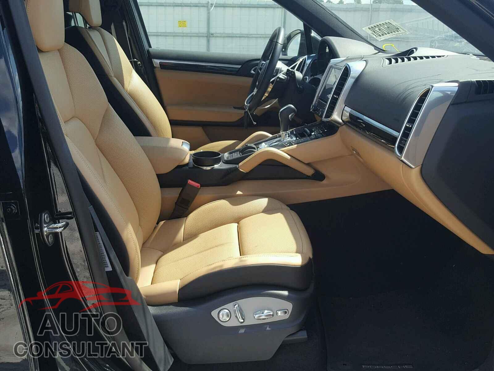 PORSCHE CAYENNE 2018 - WP1AA2A24JKA04554