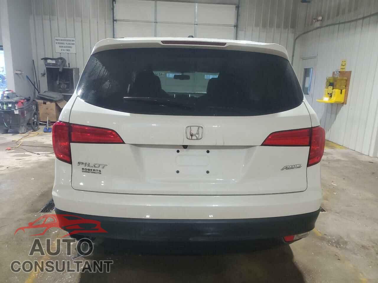 HONDA PILOT 2017 - 5FNYF6H59HB019986