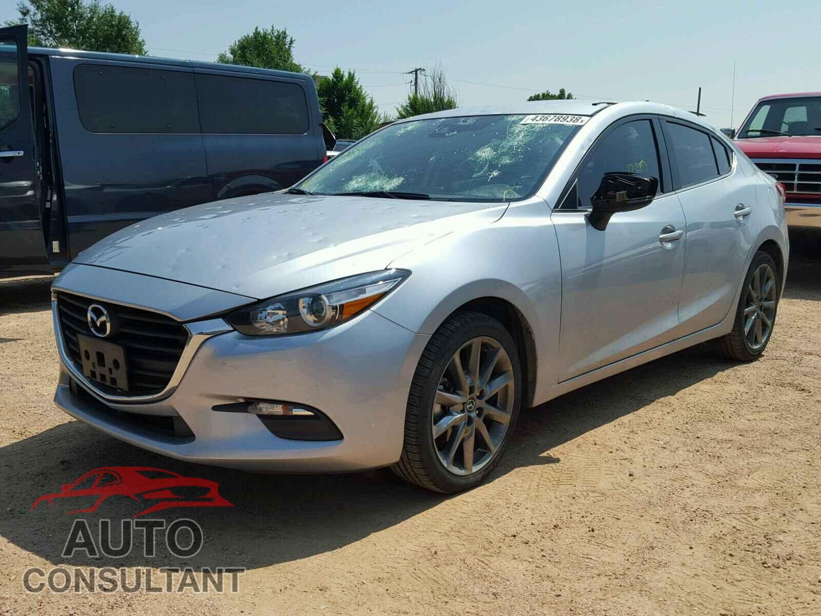 MAZDA 3 2018 - 3MZBN1V34JM174555