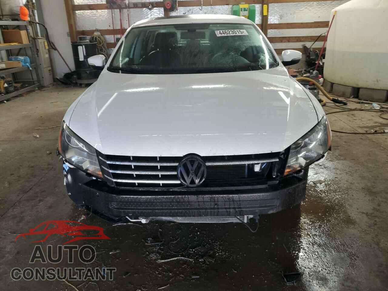 VOLKSWAGEN PASSAT 2013 - 1VWCH7A38DC047575